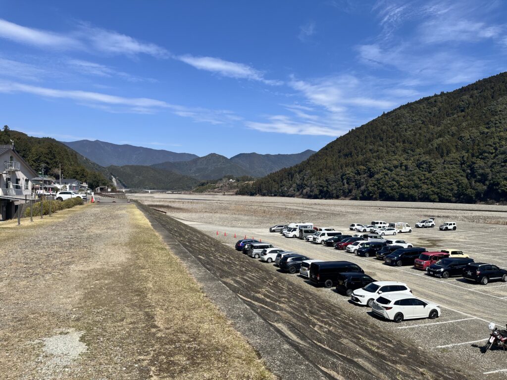 kumanohongu-kawara-parking