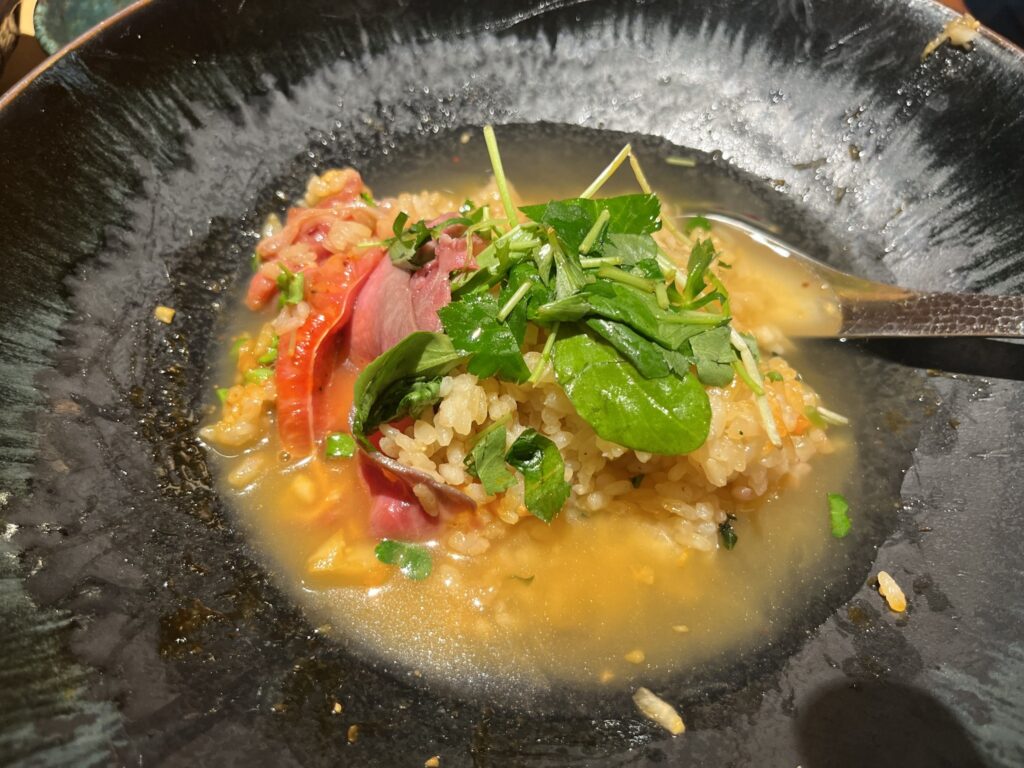 十二松六左衛門のローストビーフ丼にお出汁をかけたところ